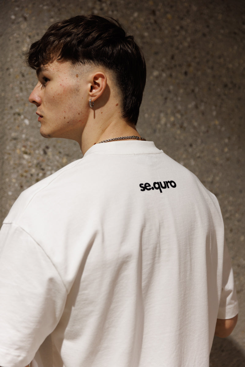 se.quro — Off-White Tee