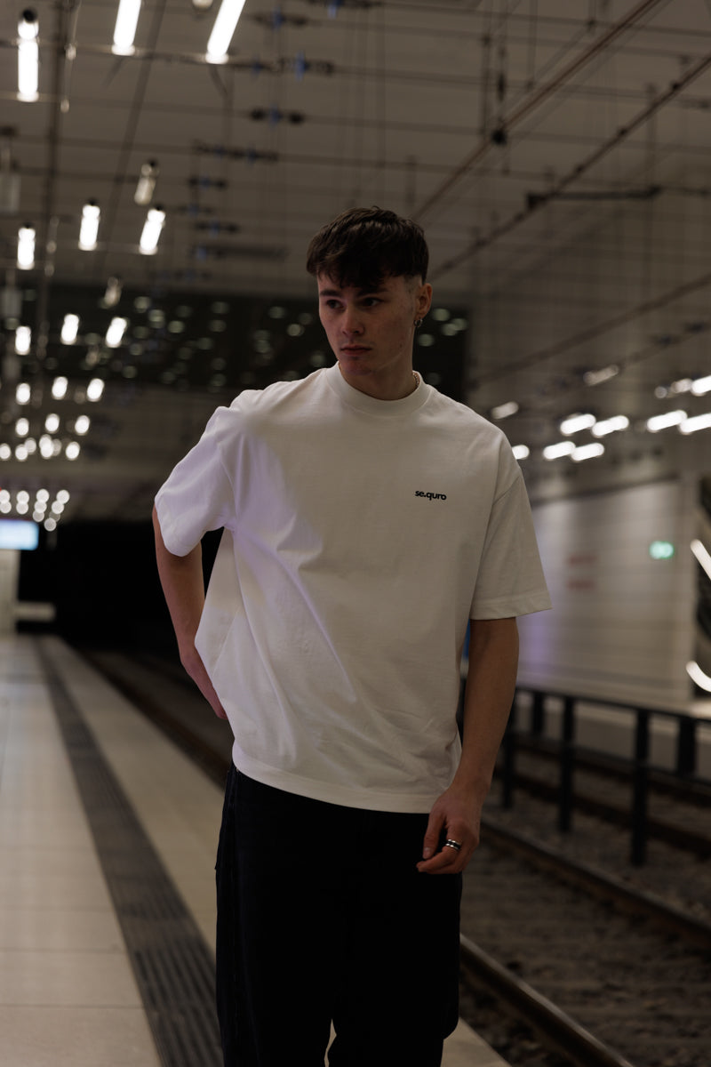 se.quro — Off-White Tee